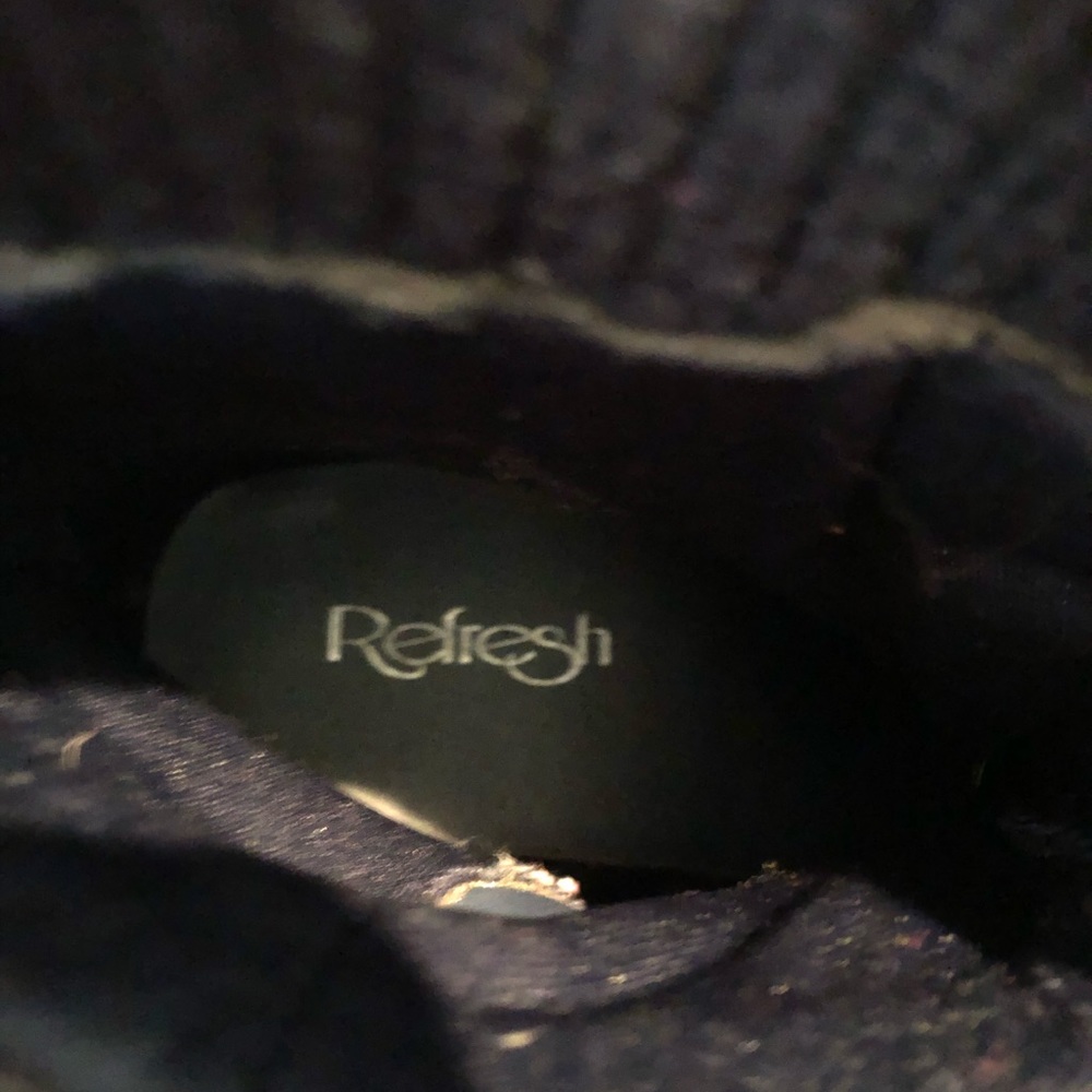 Refresh navy booties, size 8. - Picture 4 of 6